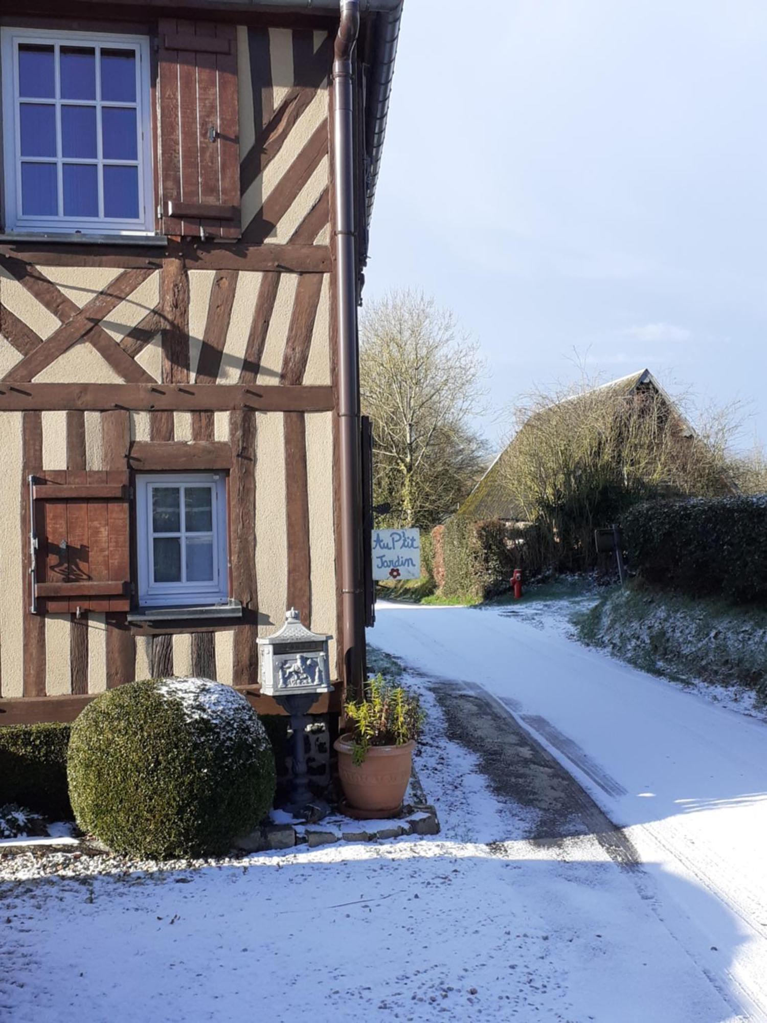 Hotel Au P'Tit Jardin Saint-Sylvestre-de-Cormeilles Zewnętrze zdjęcie