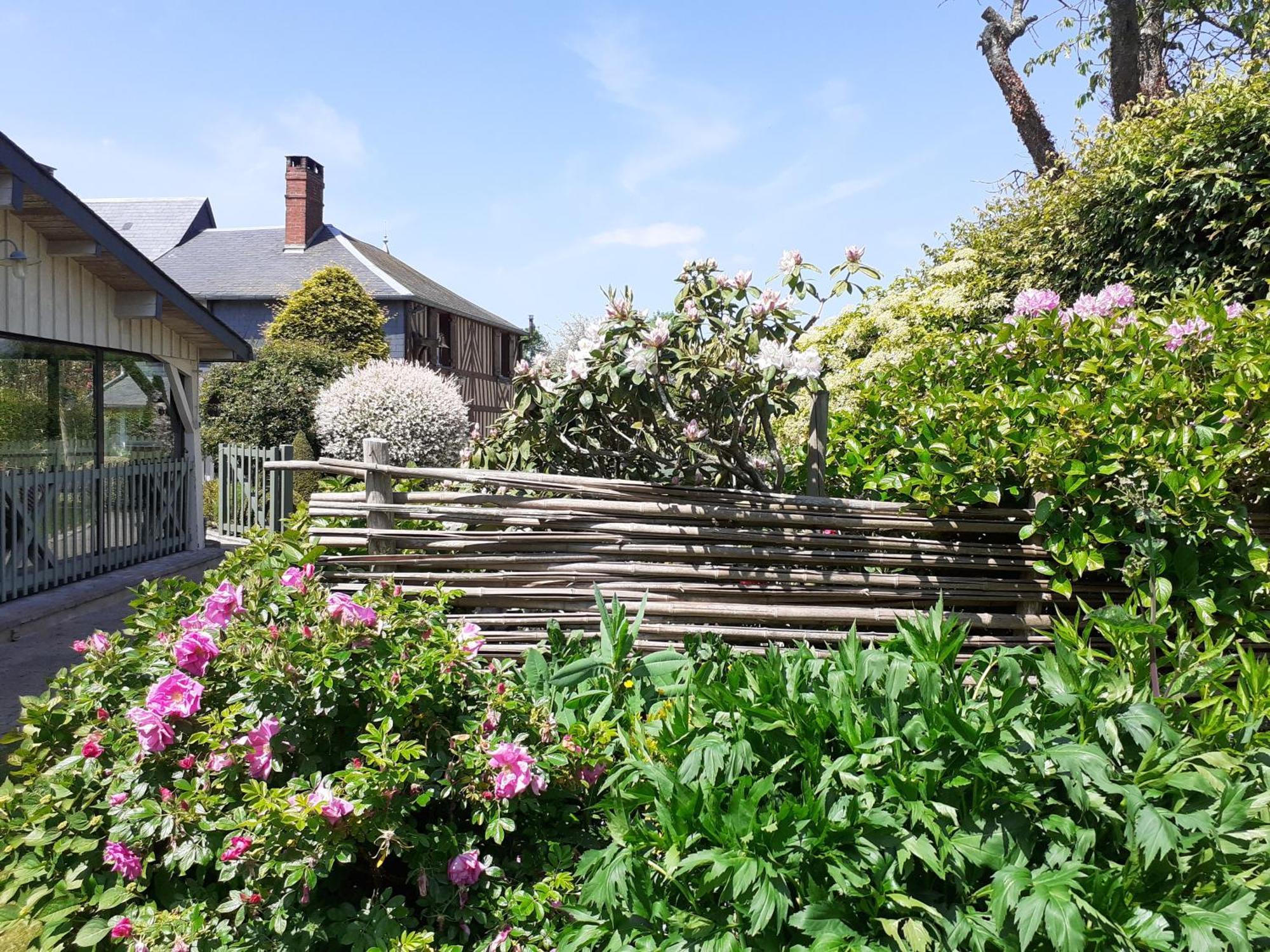 Hotel Au P'Tit Jardin Saint-Sylvestre-de-Cormeilles Zewnętrze zdjęcie